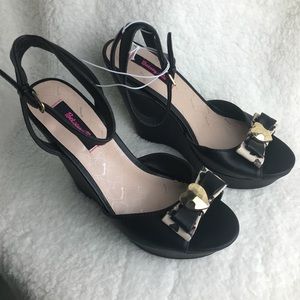 Black leopard and gold bow wedge sandals size 9